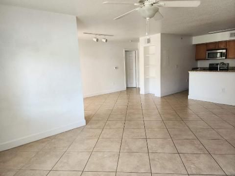 For Rent: $1,500 (1 beds, 1 baths, 868 Square Feet)