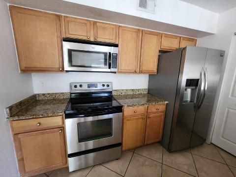 For Rent: $1,500 (1 beds, 1 baths, 868 Square Feet)