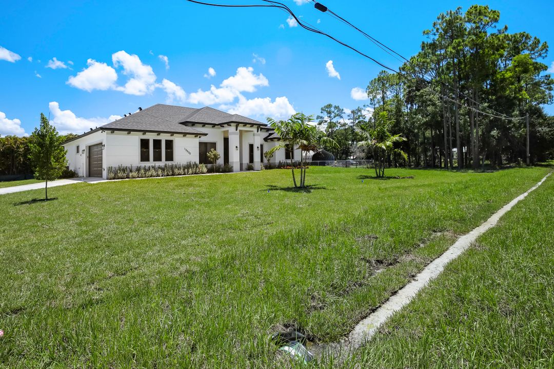 For Sale: $799,000 (4 beds, 3 baths, 2419 Square Feet)