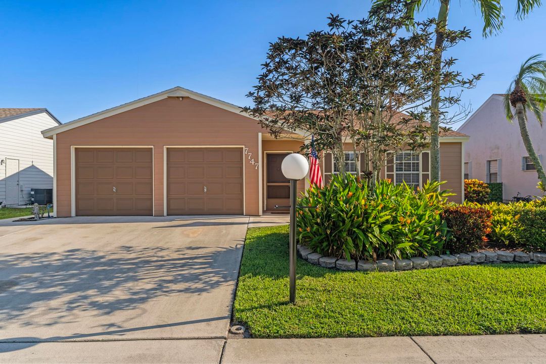 For Sale: $444,000 (3 beds, 2 baths, 1512 Square Feet)