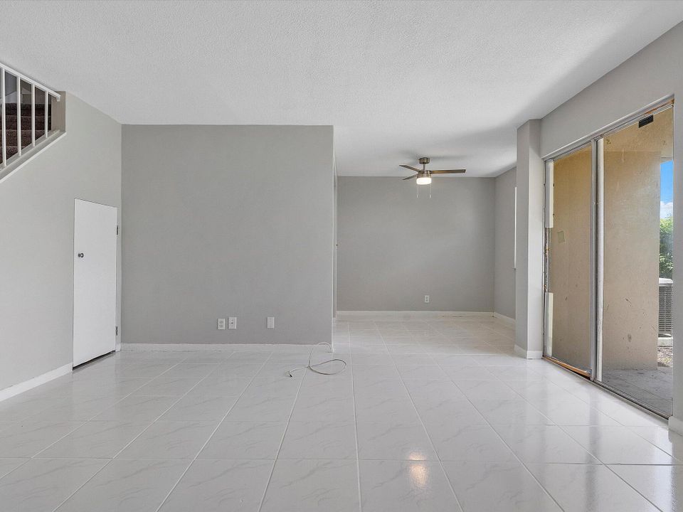 For Sale: $315,000 (2 beds, 1 baths, 1122 Square Feet)