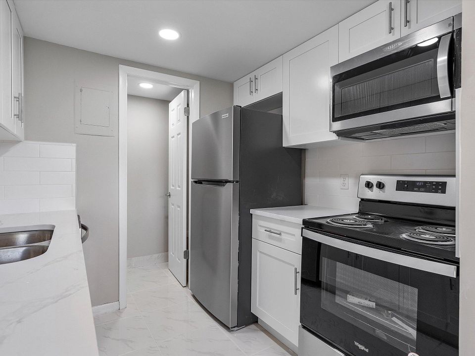 For Sale: $315,000 (2 beds, 1 baths, 1122 Square Feet)