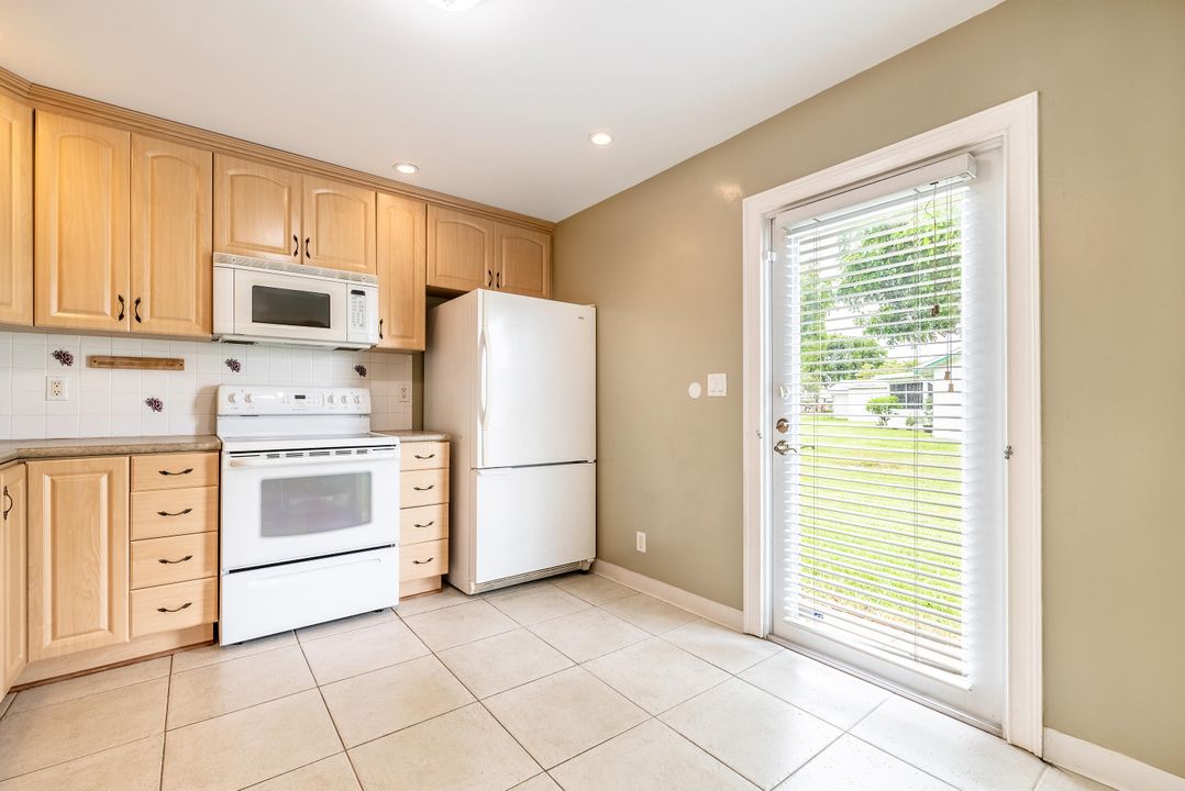 For Sale: $324,900 (2 beds, 1 baths, 1224 Square Feet)