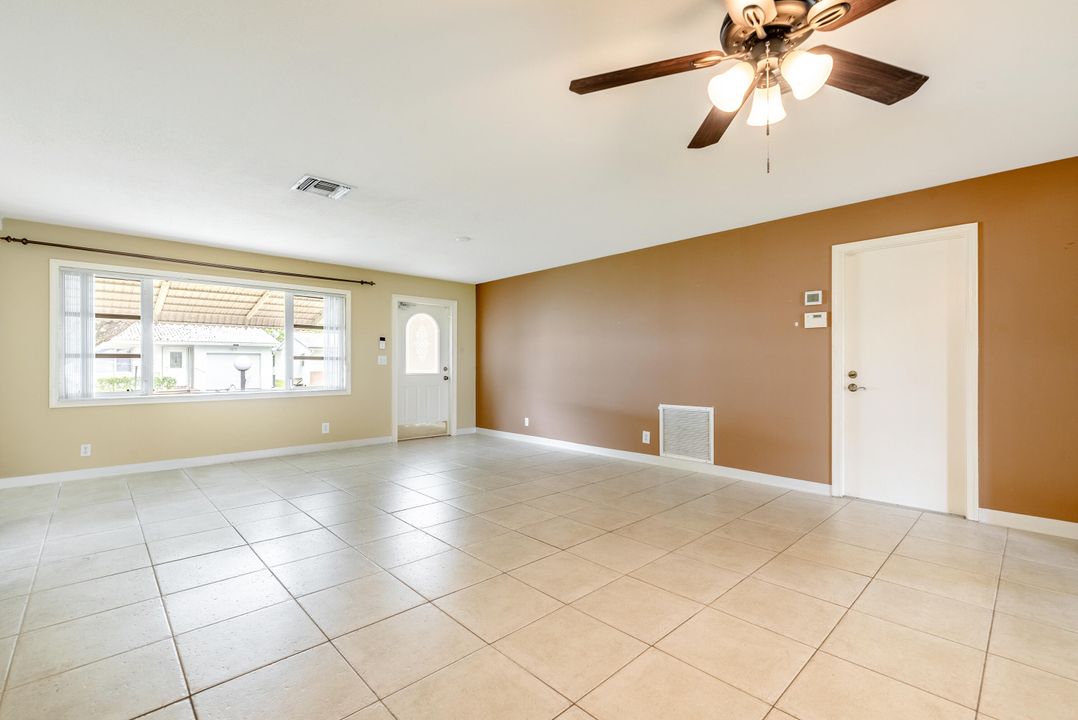 For Sale: $324,900 (2 beds, 1 baths, 1224 Square Feet)