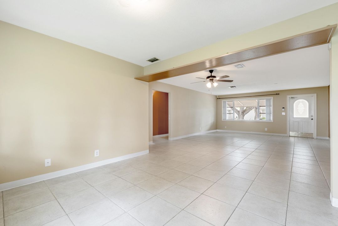 For Sale: $324,900 (2 beds, 1 baths, 1224 Square Feet)