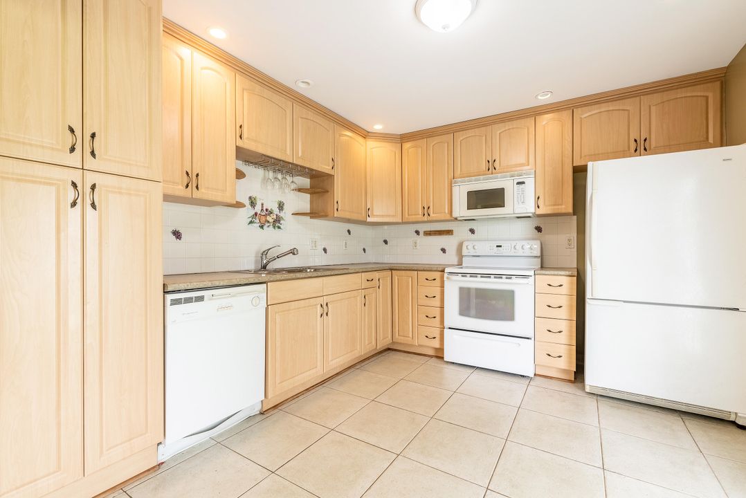 For Sale: $324,900 (2 beds, 1 baths, 1224 Square Feet)