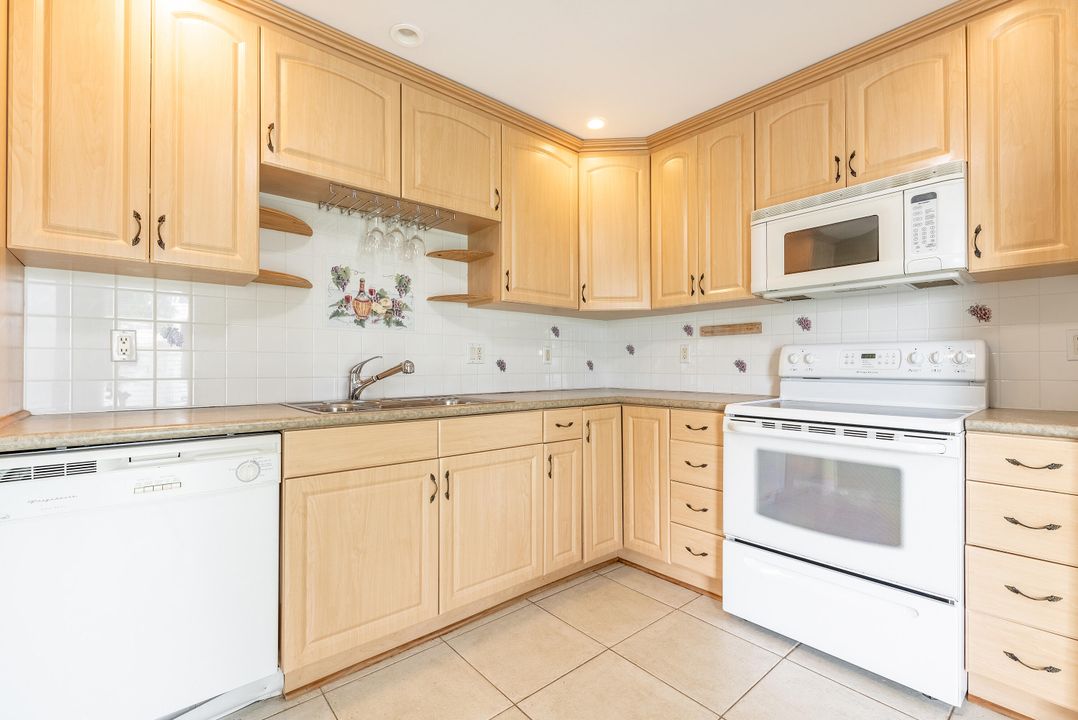 For Sale: $324,900 (2 beds, 1 baths, 1224 Square Feet)