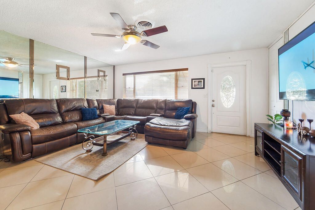 For Sale: $524,900 (3 beds, 2 baths, 1107 Square Feet)