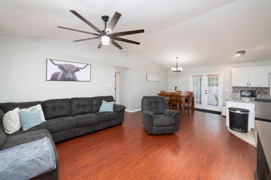 For Sale: $345,000 (3 beds, 2 baths, 1292 Square Feet)