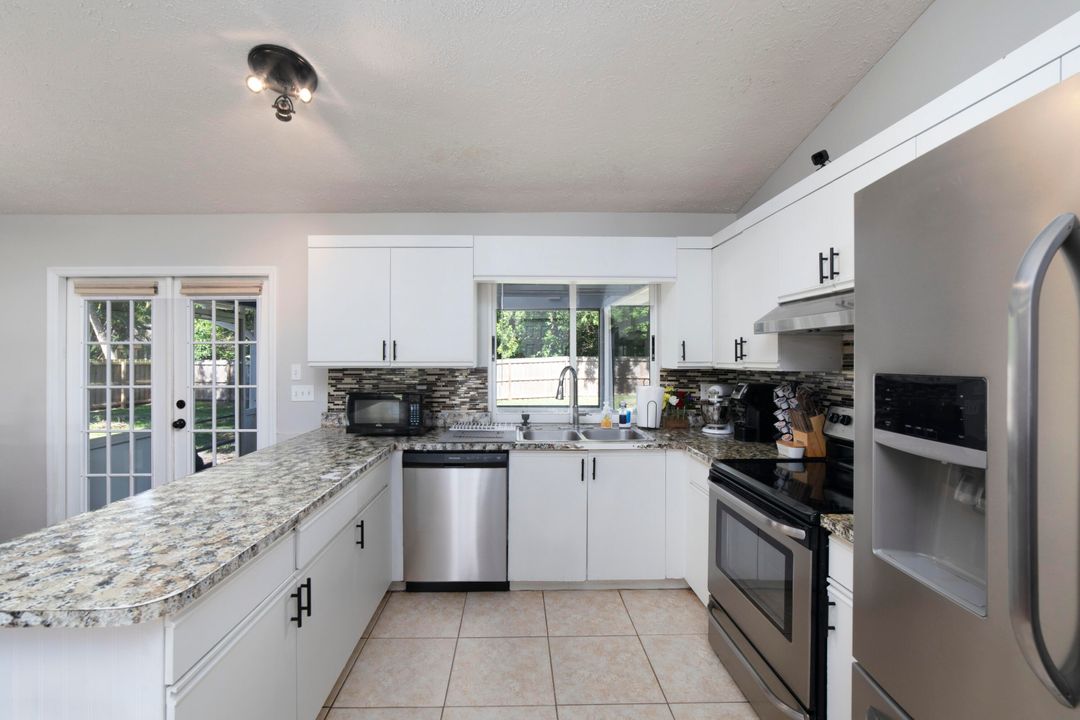 For Sale: $345,000 (3 beds, 2 baths, 1292 Square Feet)