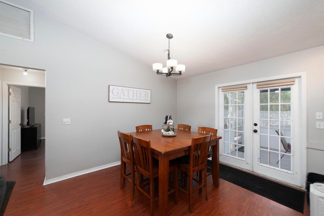 For Sale: $345,000 (3 beds, 2 baths, 1292 Square Feet)