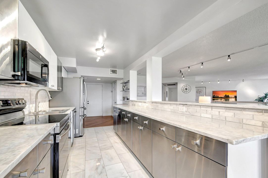 For Sale: $350,000 (2 beds, 2 baths, 1829 Square Feet)