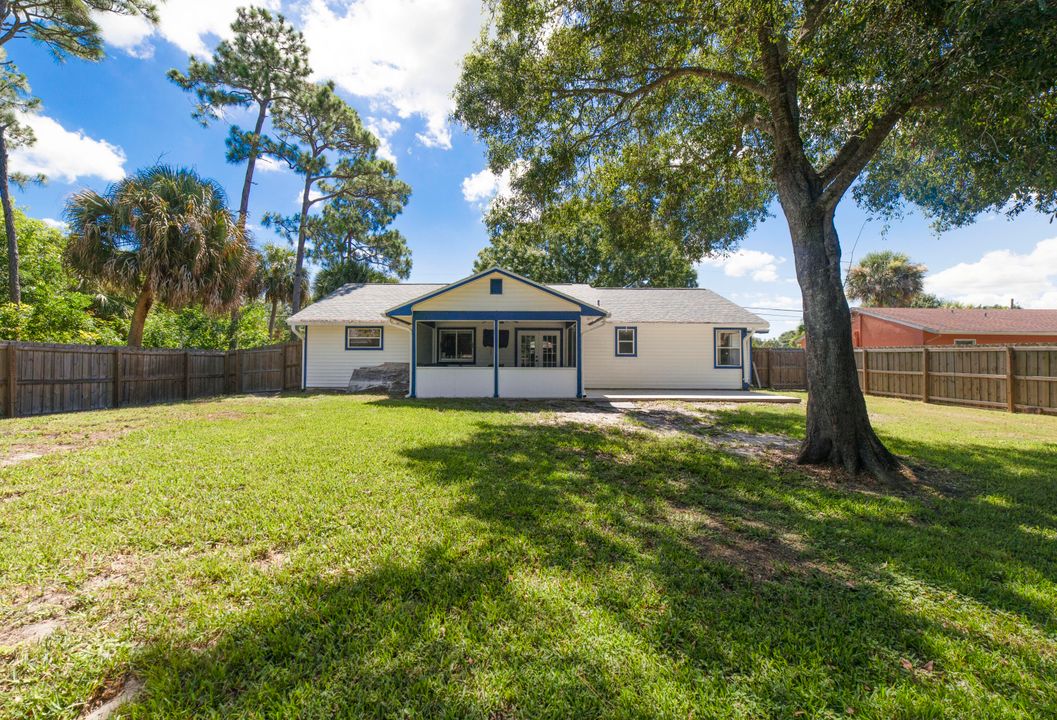 For Sale: $345,000 (3 beds, 2 baths, 1292 Square Feet)