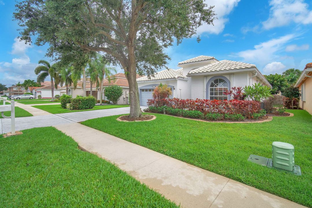 For Sale: $535,000 (3 beds, 2 baths, 1814 Square Feet)