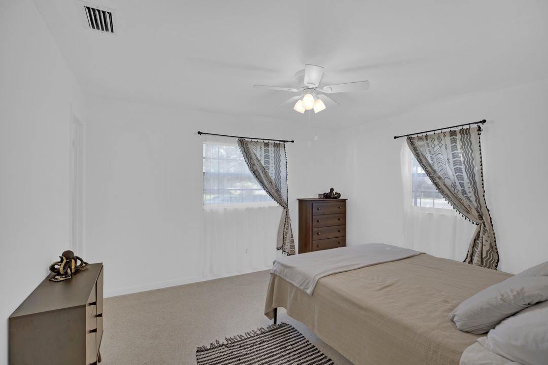 For Sale: $305,000 (2 beds, 2 baths, 1199 Square Feet)