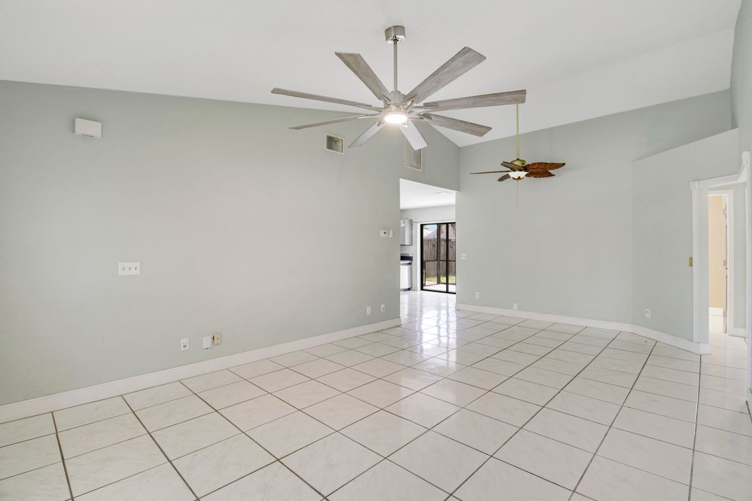 For Sale: $415,000 (3 beds, 2 baths, 1089 Square Feet)