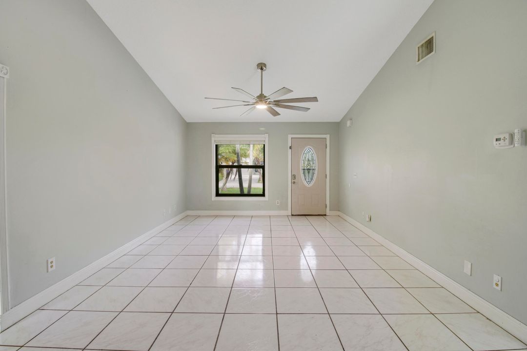 For Sale: $415,000 (3 beds, 2 baths, 1089 Square Feet)