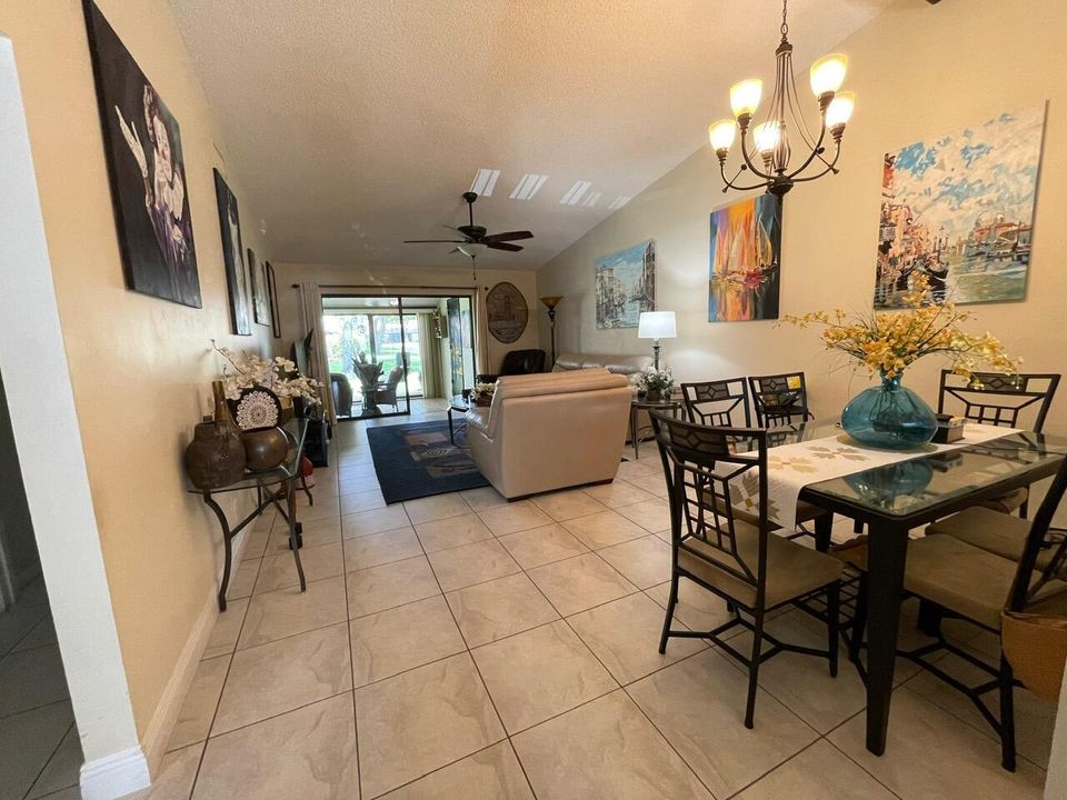 For Sale: $284,900 (2 beds, 2 baths, 1370 Square Feet)