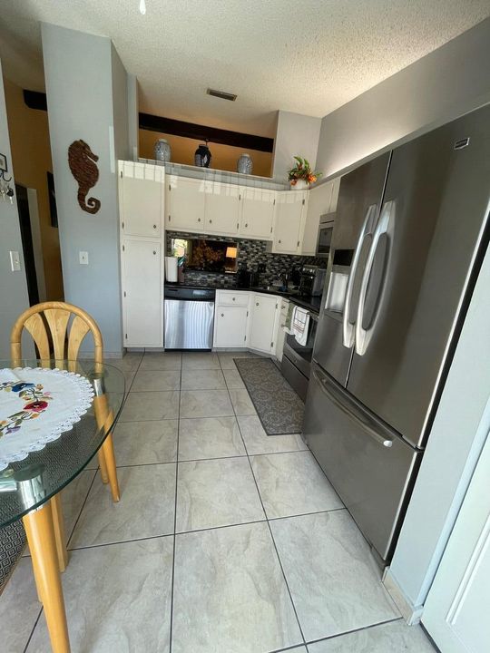 For Sale: $284,900 (2 beds, 2 baths, 1370 Square Feet)