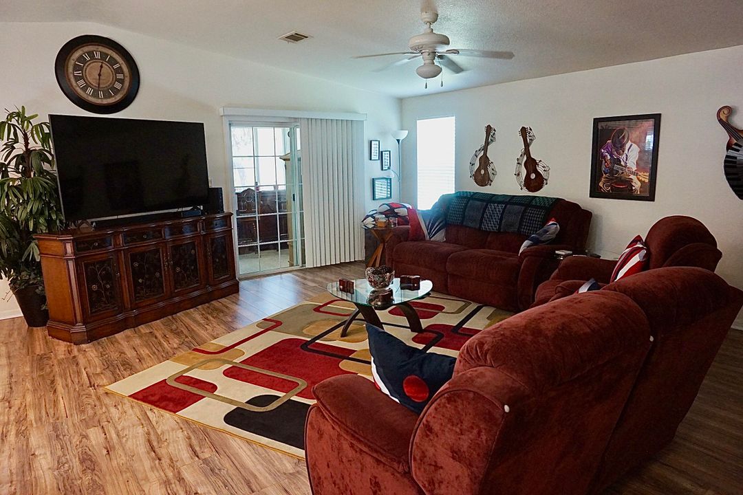 For Sale: $199,000 (2 beds, 2 baths, 1400 Square Feet)