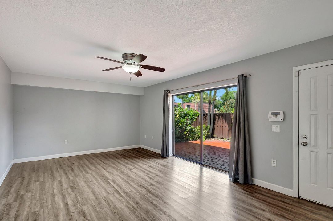 For Sale: $265,000 (2 beds, 2 baths, 1236 Square Feet)