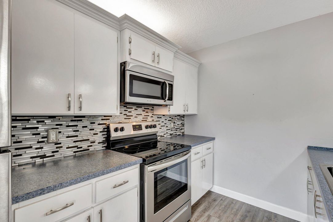 For Sale: $265,000 (2 beds, 2 baths, 1236 Square Feet)