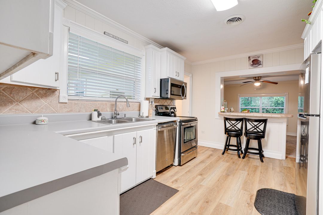 For Sale: $305,000 (3 beds, 2 baths, 1687 Square Feet)