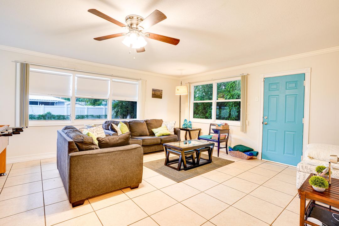 For Sale: $305,000 (3 beds, 2 baths, 1687 Square Feet)