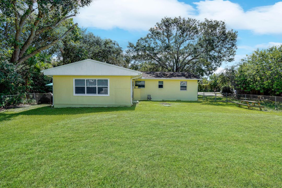 For Sale: $305,000 (3 beds, 2 baths, 1687 Square Feet)