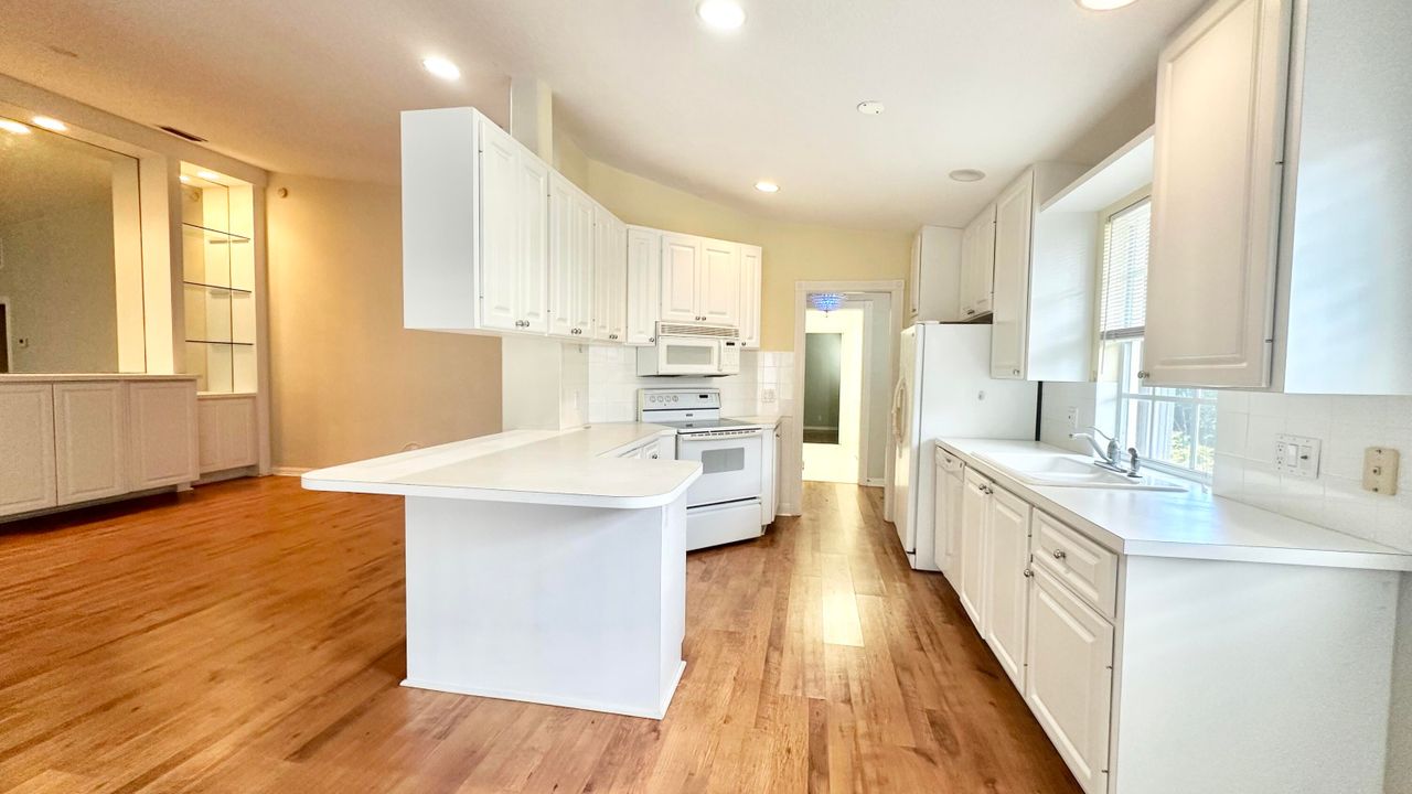 For Rent: $3,200 (2 beds, 2 baths, 1526 Square Feet)