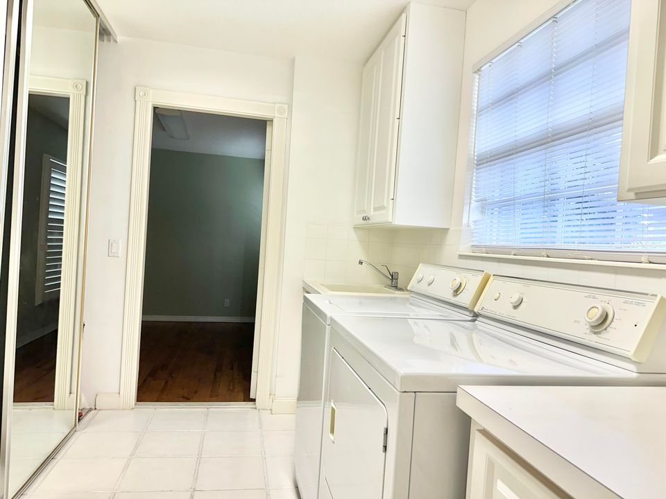 For Rent: $3,200 (2 beds, 2 baths, 1526 Square Feet)