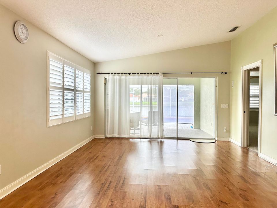 For Rent: $3,200 (2 beds, 2 baths, 1526 Square Feet)