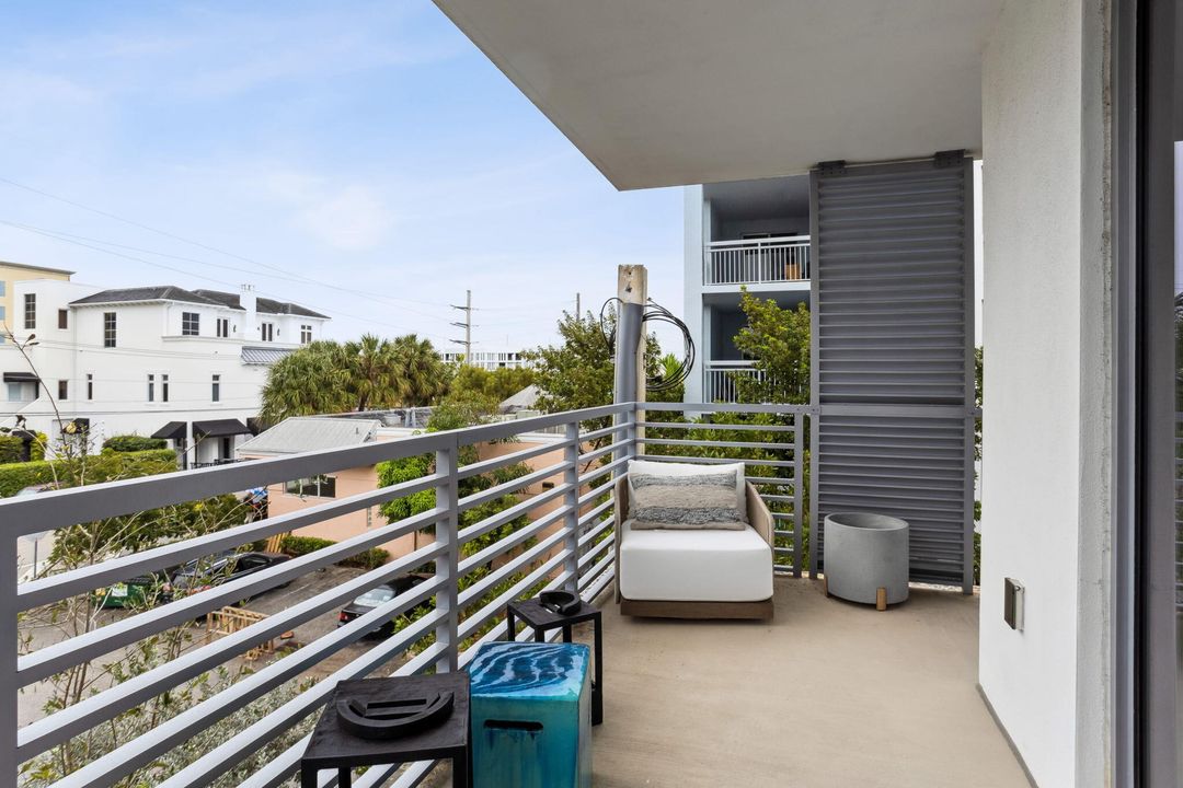 For Sale: $1,145,000 (2 beds, 2 baths, 1129 Square Feet)