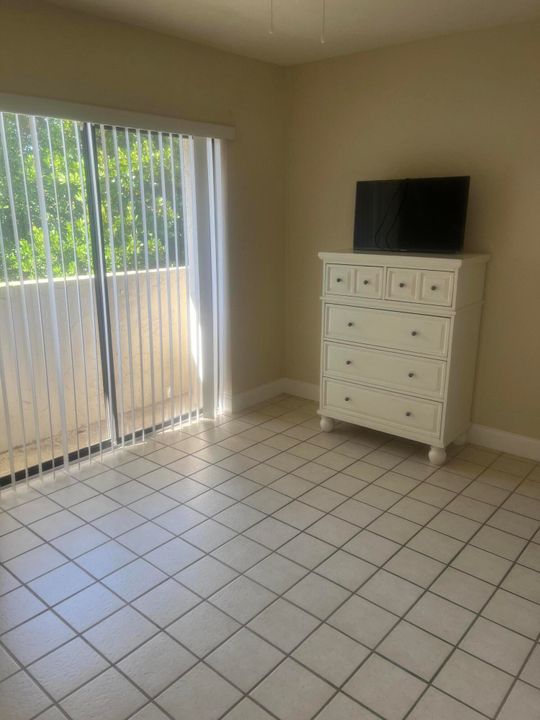 For Rent: $2,000 (2 beds, 2 baths, 1059 Square Feet)