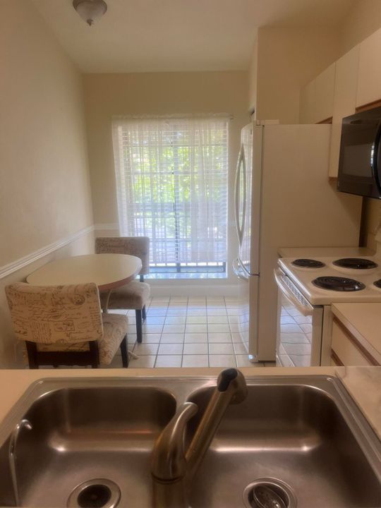 For Rent: $2,000 (2 beds, 2 baths, 1059 Square Feet)