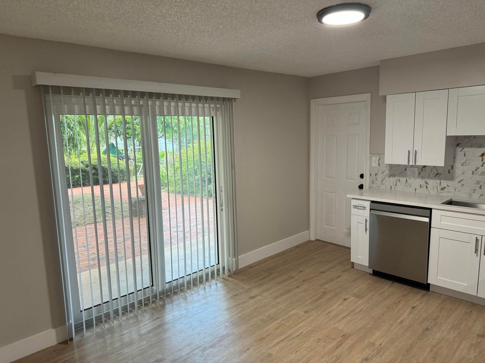 For Sale: $295,000 (3 beds, 2 baths, 1080 Square Feet)