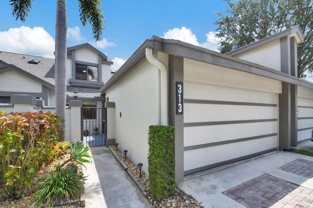 For Sale: $444,900 (4 beds, 2 baths, 1839 Square Feet)