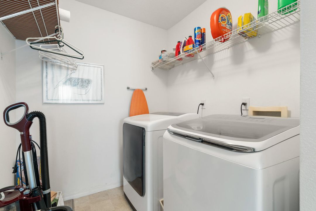 For Sale: $300,000 (3 beds, 2 baths, 1679 Square Feet)