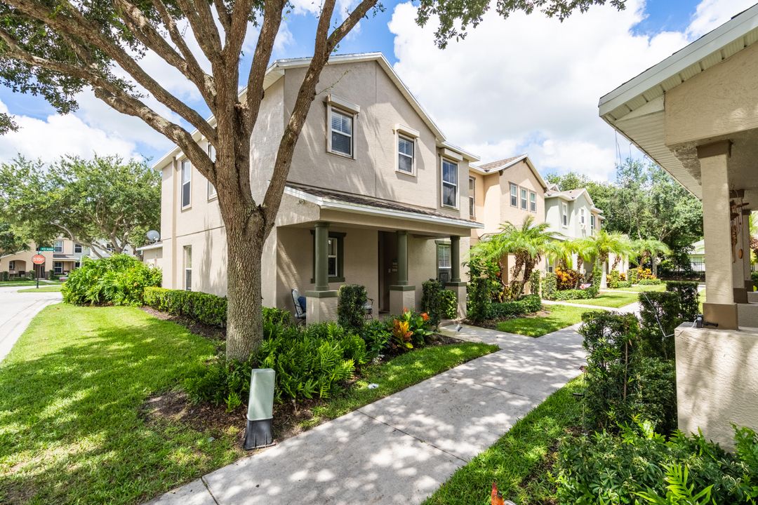 For Sale: $300,000 (3 beds, 2 baths, 1679 Square Feet)