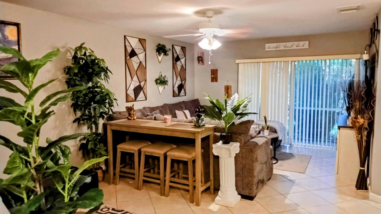 For Sale: $347,000 (2 beds, 2 baths, 1297 Square Feet)