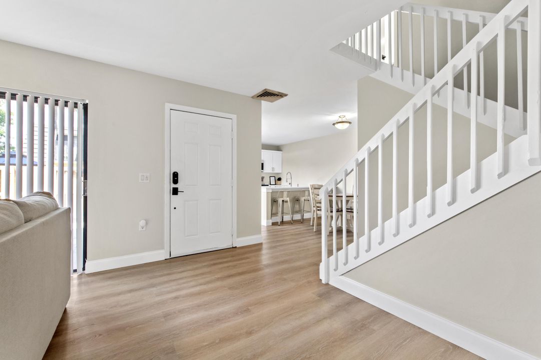 For Sale: $339,000 (2 beds, 2 baths, 1236 Square Feet)