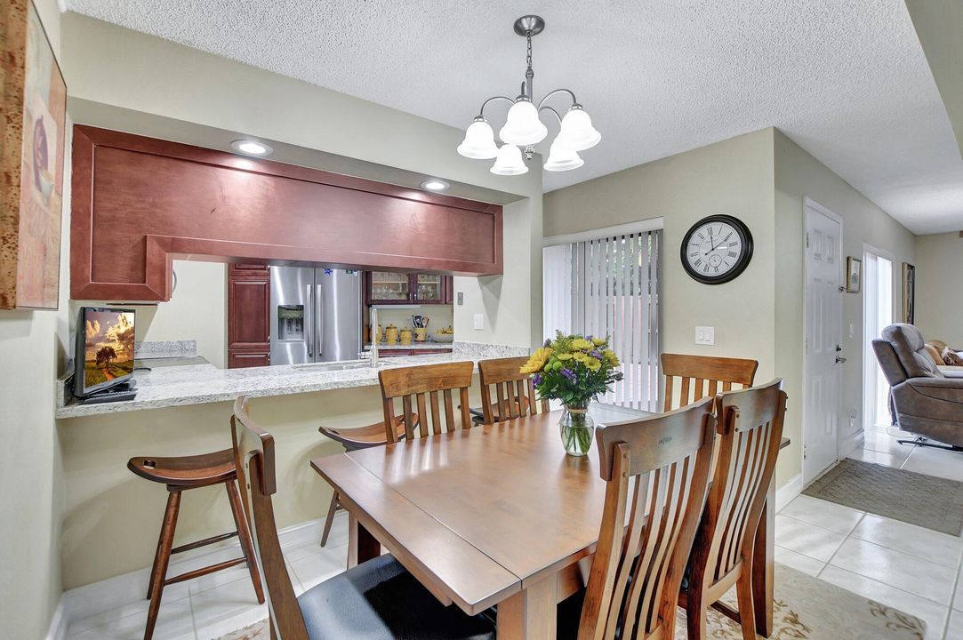 For Sale: $389,900 (2 beds, 2 baths, 1312 Square Feet)