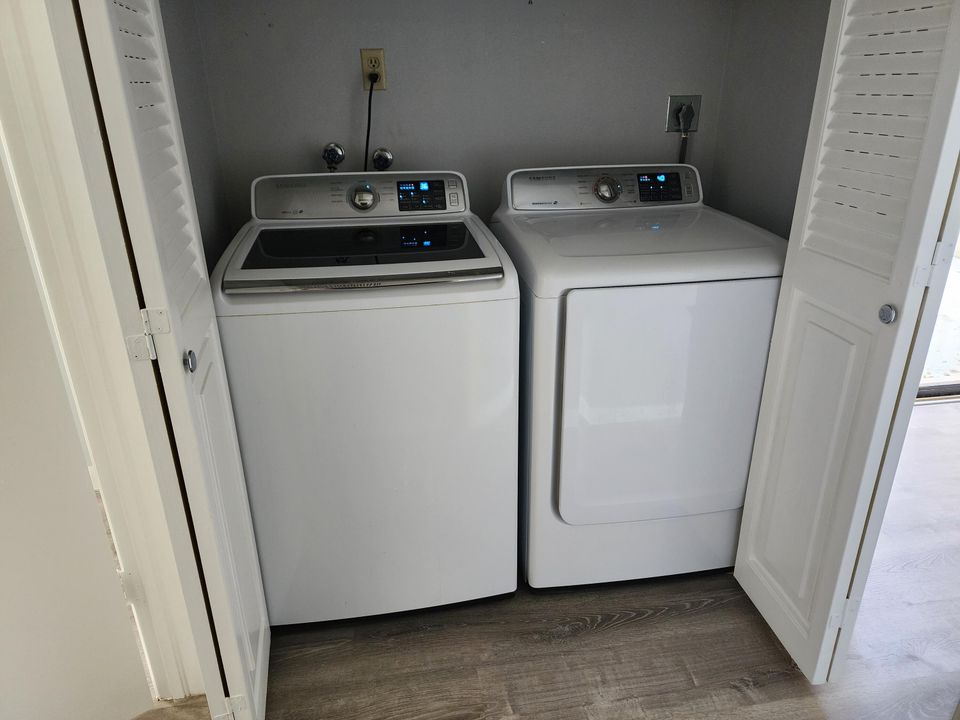 For Rent: $2,500 (2 beds, 2 baths, 1243 Square Feet)