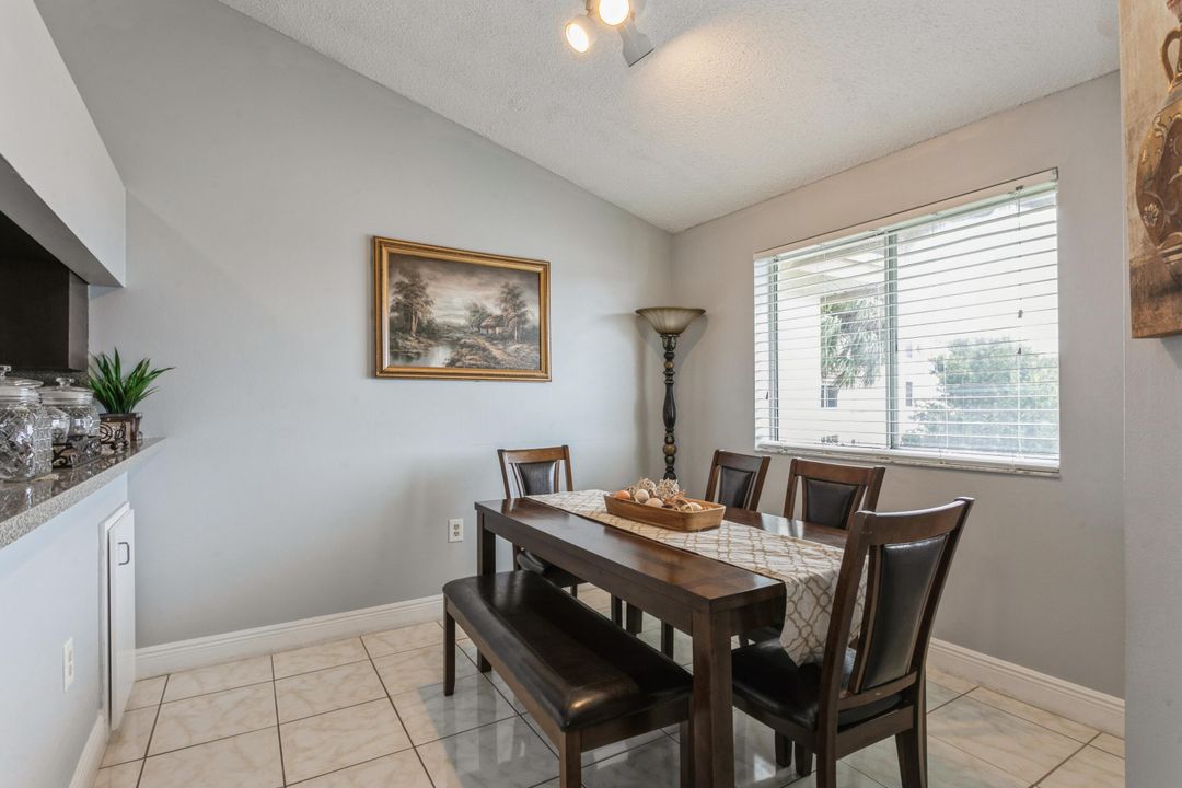 For Sale: $299,000 (2 beds, 2 baths, 1120 Square Feet)