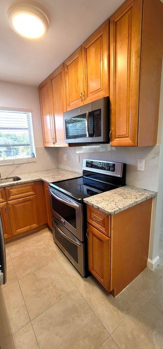 For Rent: $1,700 (1 beds, 1 baths, 676 Square Feet)