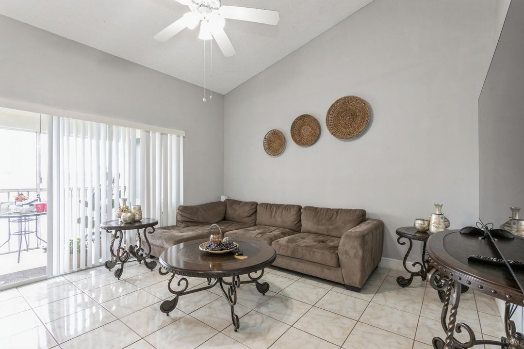 For Sale: $299,000 (2 beds, 2 baths, 1120 Square Feet)