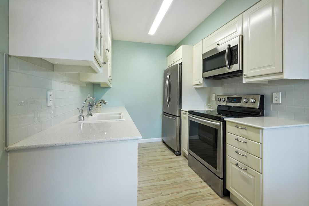 For Sale: $189,000 (2 beds, 1 baths, 861 Square Feet)