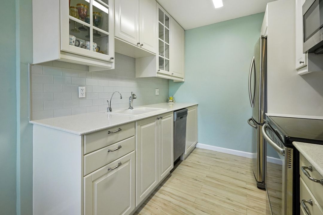 For Sale: $189,000 (2 beds, 1 baths, 861 Square Feet)