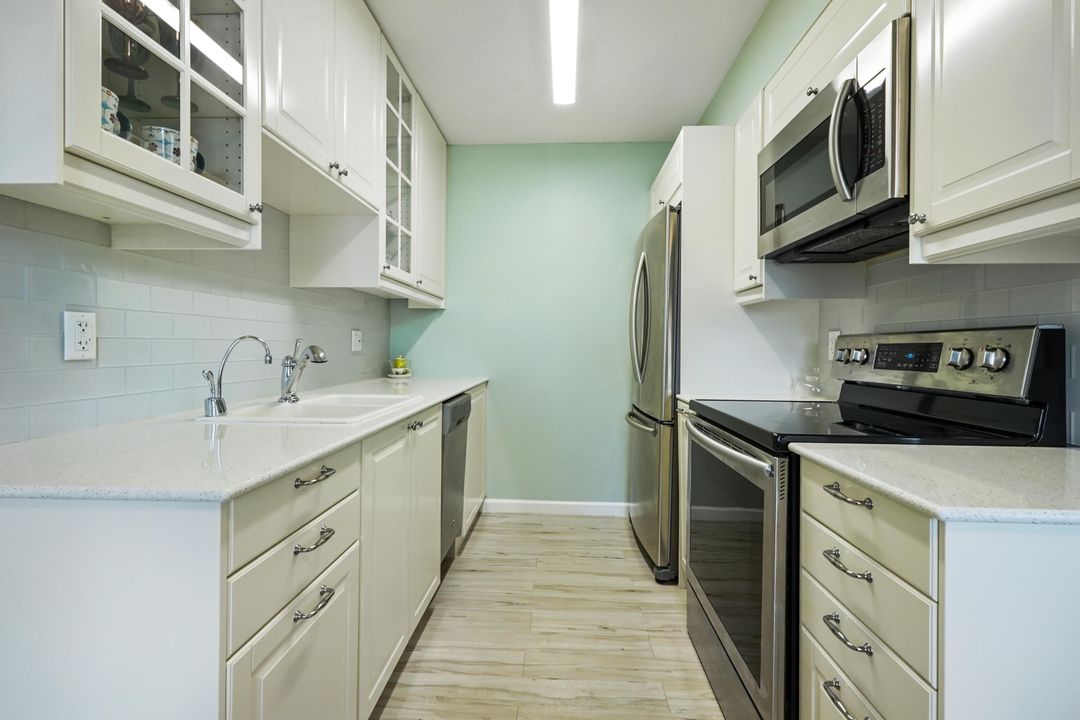 For Sale: $189,000 (2 beds, 1 baths, 861 Square Feet)