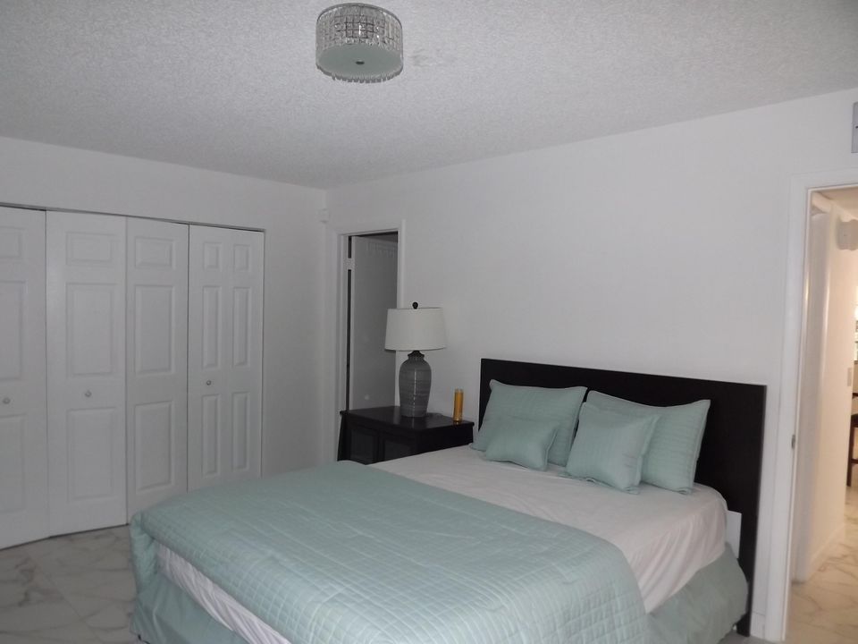 For Rent: $1,400 (1 beds, 1 baths, 760 Square Feet)